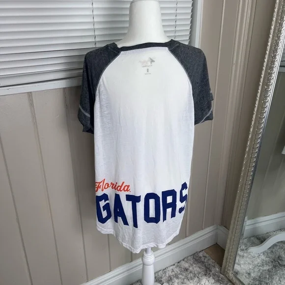 University of Florida Gators Short Sleeve T-Shirt Size Small - Picture 2 of 4
